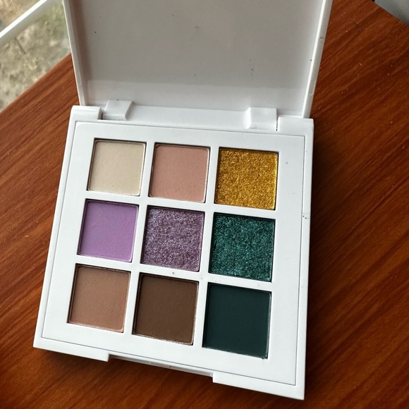 JUST XIMENA You & Me in Miami Eyeshadow Palette - Picture 5 of 6